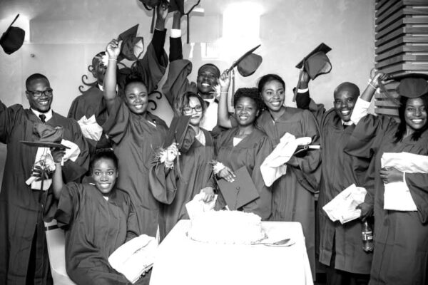 caps-off-graduation-2020-cake-blackwhite